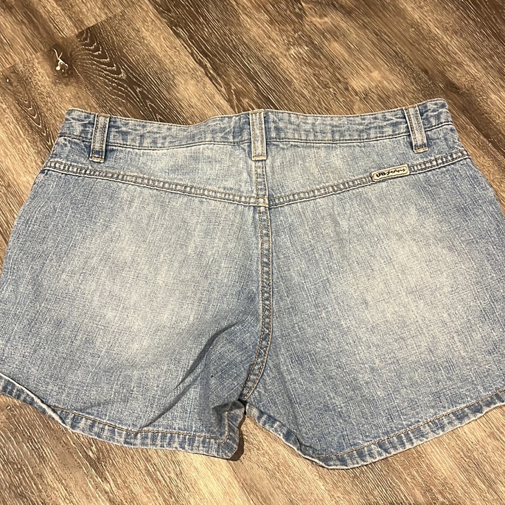 Shorts - Picture 2 of 3